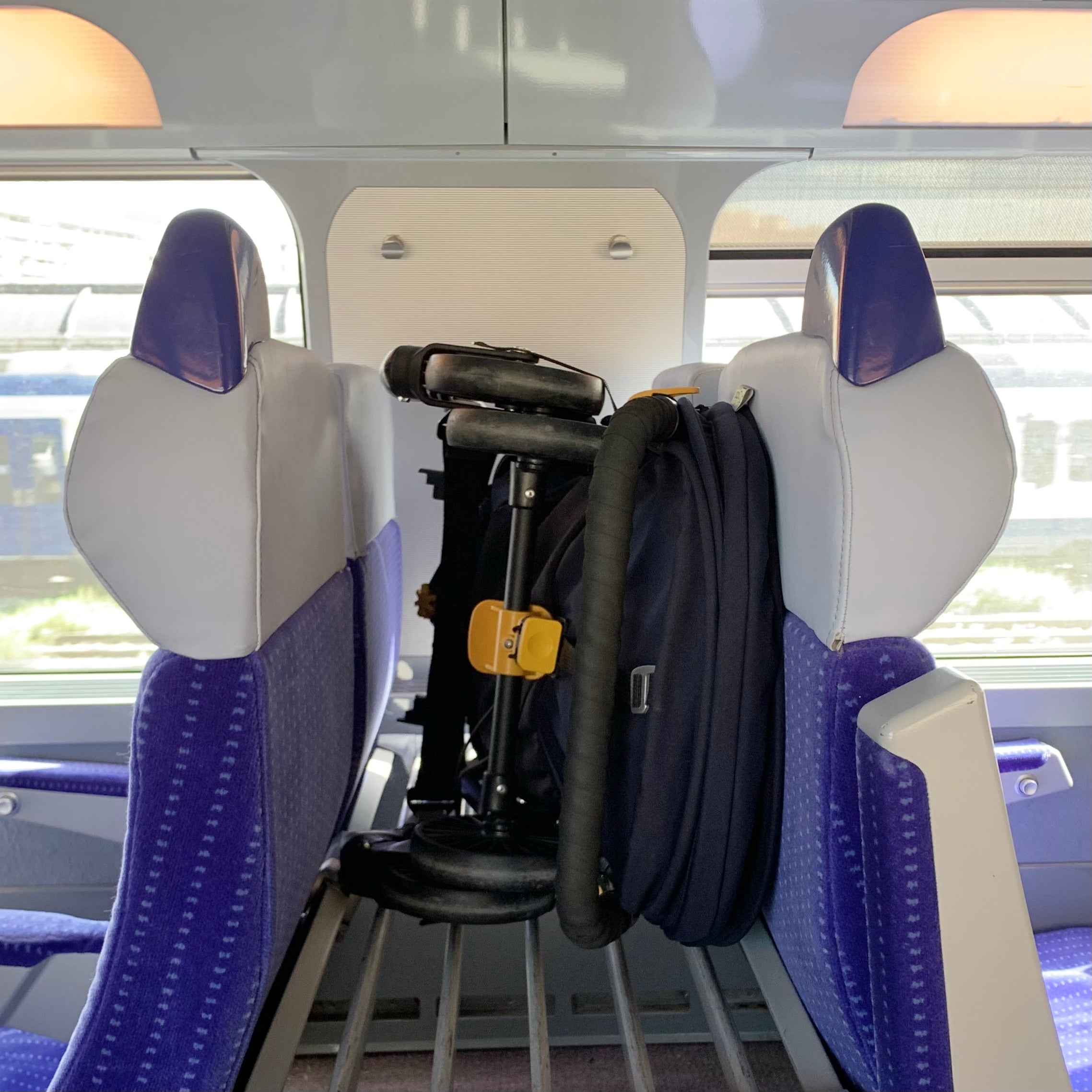 FAAR Ride plié et rangé dans le train