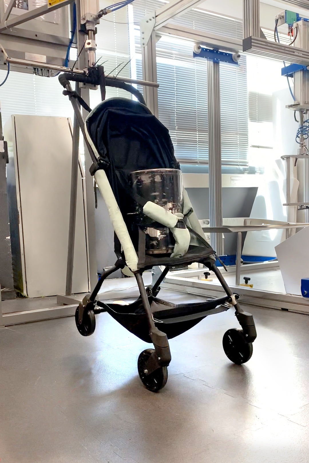 FAAR Ride en mode poussette sur un essai  de norme en laboratoire pour tester le guidon