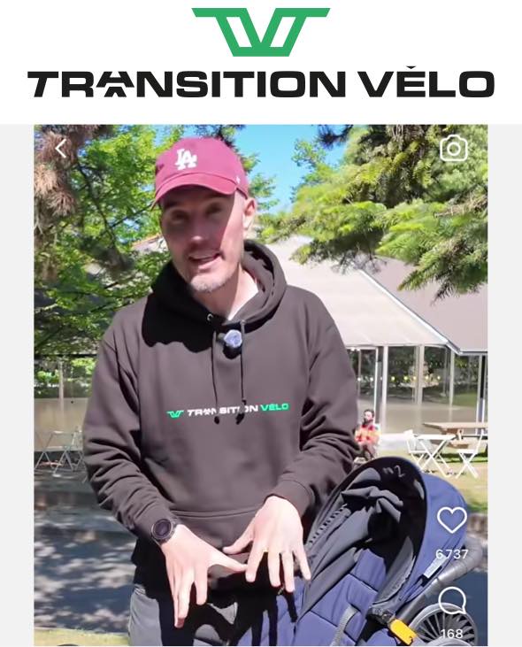 Le présentateur de Transition Vélo décrivant les qualités et les avantages du FAAR Ride lors du salon Vélo in Paris 