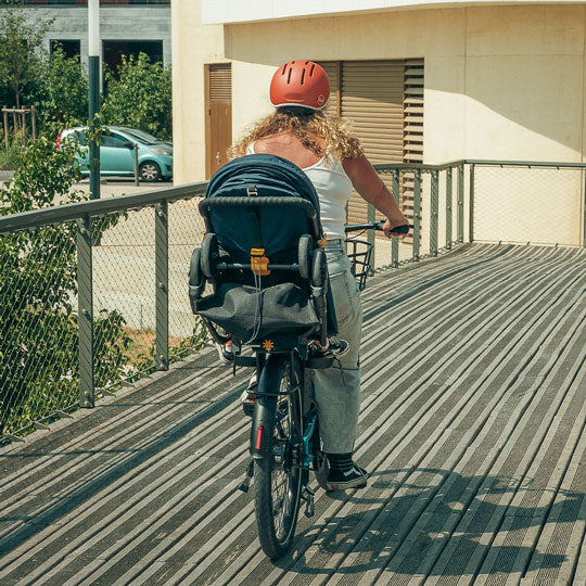 FAAR Ride en mode siège vélo sur un vélo en ville