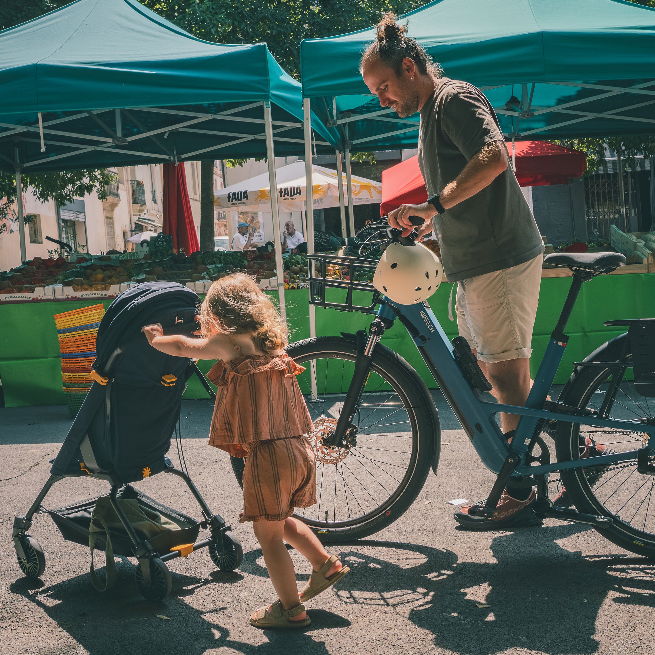 FAAR Ride en mode poussette facilement maniable pour un enfant